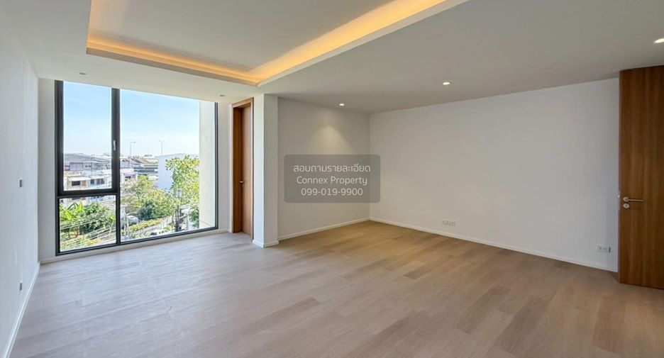 For sale 5 bedrooms townhouse in Watthana, Bangkok