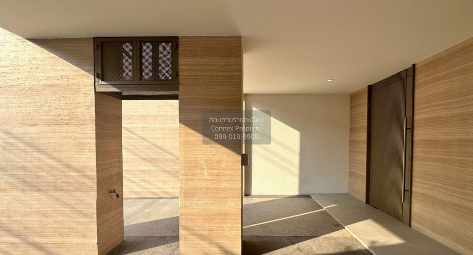 For sale 5 bedrooms townhouse in Watthana, Bangkok