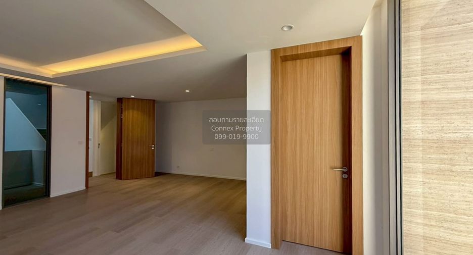 For sale 5 bedrooms townhouse in Watthana, Bangkok