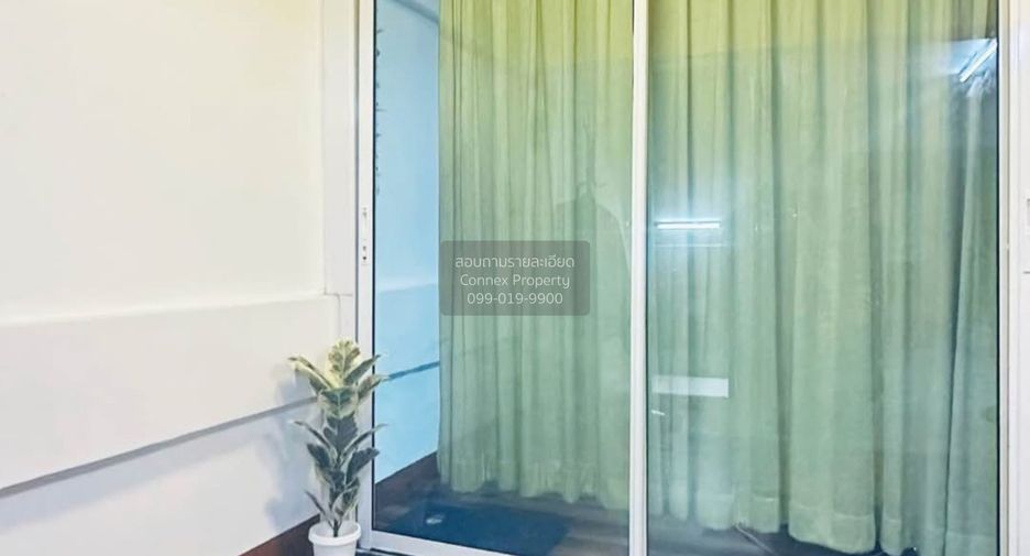 Local comercial en venta de 4 habitaciones en Phra Khanong, Bangkok