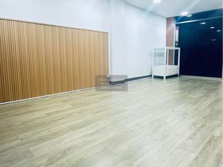 For sale 4 bedrooms retail Space in Phra Khanong, Bangkok