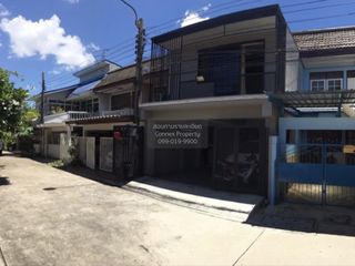 For sale 4 bedrooms townhouse in Lat Phrao, Bangkok