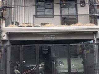 For sale 4 bedrooms townhouse in Lat Phrao, Bangkok