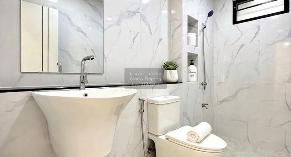 Haus zum Kauf mit 4 Zimmer in Bang Khae, Bangkok