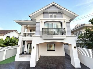 For sale 4 bedrooms house in Bang Khae, Bangkok
