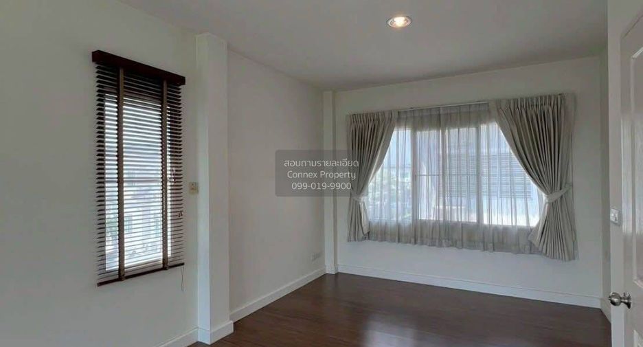 For sale 2 bedrooms townhouse in Bang Kapi, Bangkok