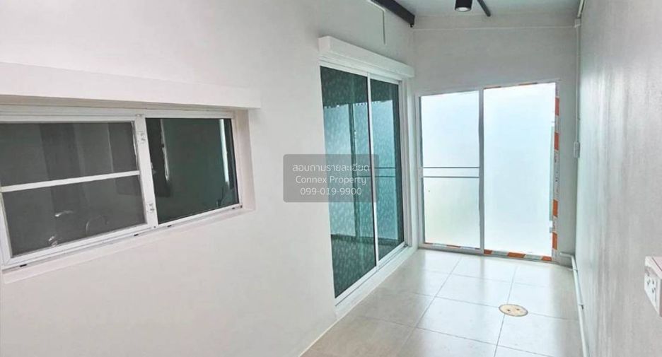For sale 2 bedrooms townhouse in Bang Kapi, Bangkok