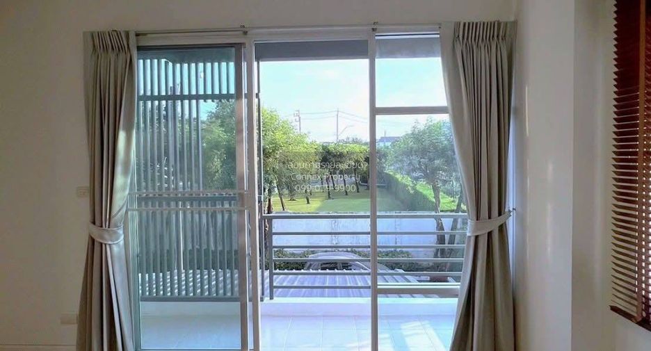 For sale 2 bedrooms townhouse in Bang Kapi, Bangkok