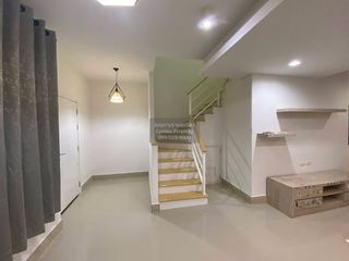 Casa adosada en venta de 3 habitaciones en Don Mueang, Bangkok
