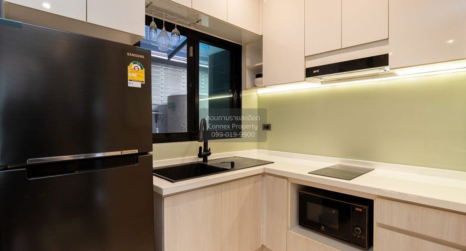 Casa adosada en venta de 3 habitaciones en Lat Phrao, Bangkok