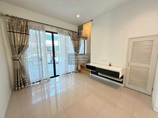For sale 3 bedrooms townhouse in Bang Khae, Bangkok