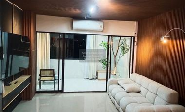 À vendre 2 chambres condo à Huai Khwang, Bangkok
