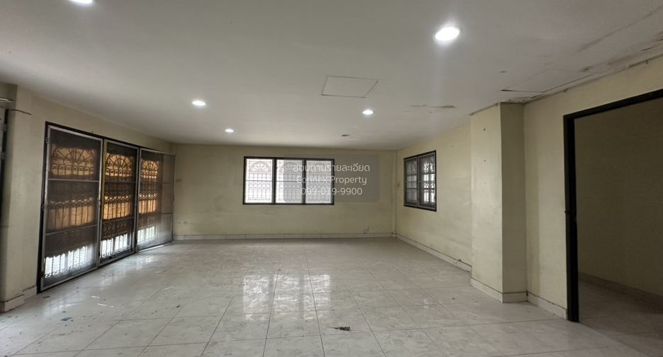 For sale 5 bedrooms house in Lat Phrao, Bangkok