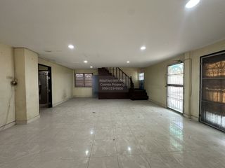 À vendre 5 chambres maison à Lat Phrao, Bangkok