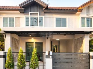 For sale 3 ベッドルーム townhouse in Bang Khun Thian, Bangkok