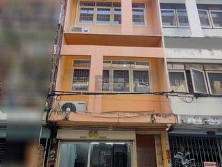 For sale 3 bedrooms retail Space 