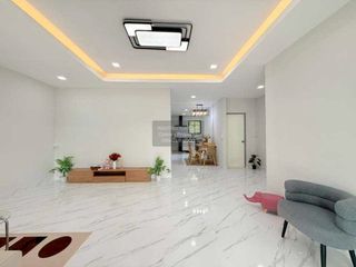For sale 2 ベッドルーム townhouse in Saphan Sung, Bangkok