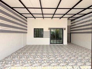 For sale 2 ベッドルーム townhouse in Saphan Sung, Bangkok
