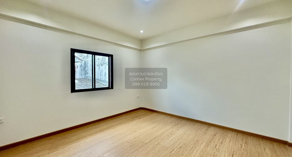 Casa adosada en venta de 3 habitaciones en Lat Phrao, Bangkok