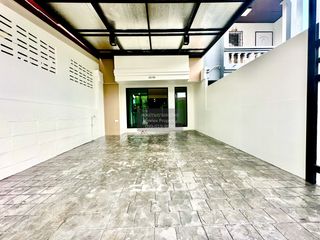 For sale 3 bedrooms townhouse in Lat Phrao, Bangkok