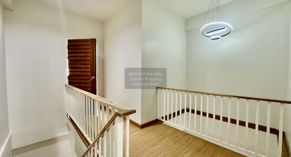 Casa adosada en venta de 3 habitaciones en Lat Phrao, Bangkok