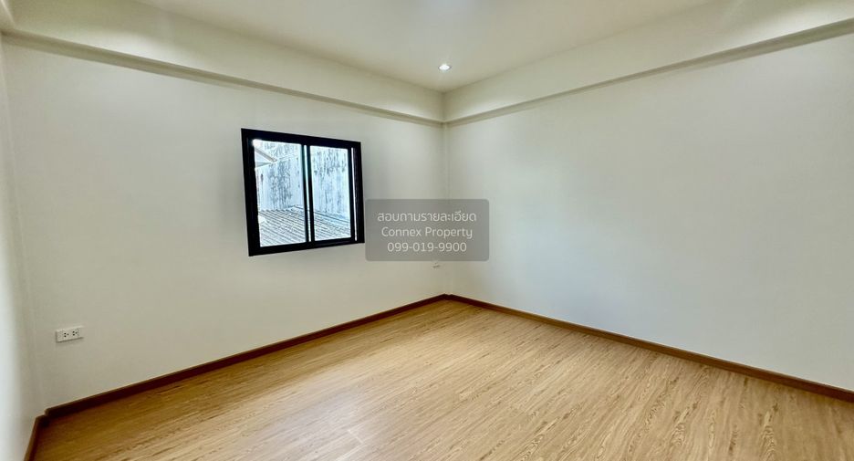 Casa adosada en venta de 3 habitaciones en Lat Phrao, Bangkok