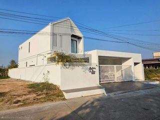 Casa en venta de 4 habitaciones en Lat Krabang, Bangkok