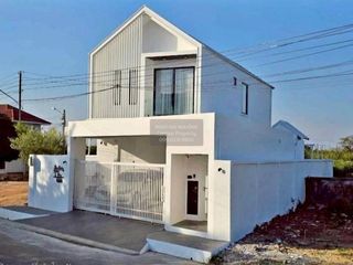 Casa en venta de 4 habitaciones en Lat Krabang, Bangkok