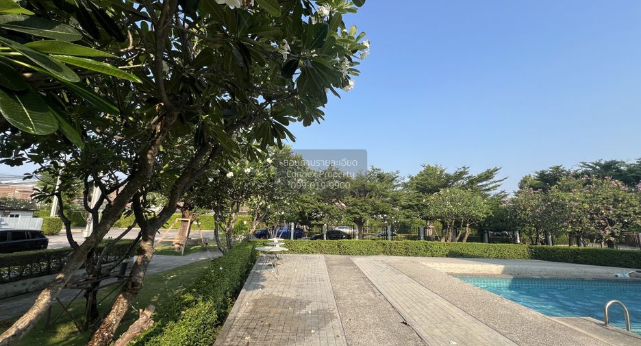 For sale 3 bedrooms townhouse in Don Mueang, Bangkok