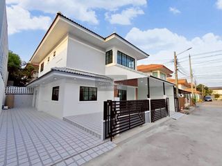 Haus zum Kauf mit 5 Zimmer in Khlong Sam Wa, Bangkok