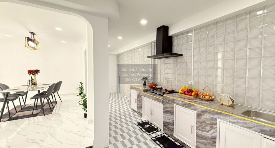 For sale 5 bedrooms house in Khlong Sam Wa, Bangkok