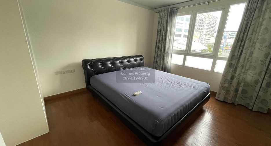 For sale 3 bedrooms condo in Yan Nawa, Bangkok