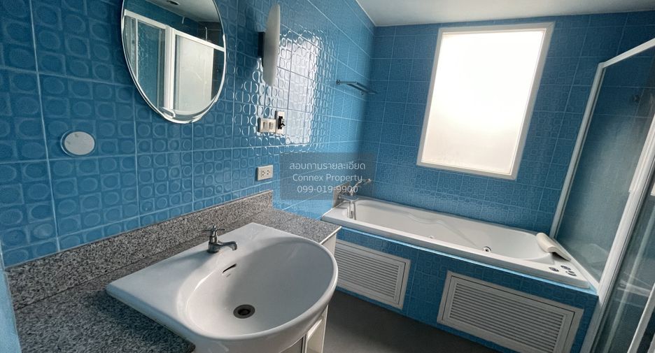 For sale 3 bedrooms condo in Yan Nawa, Bangkok