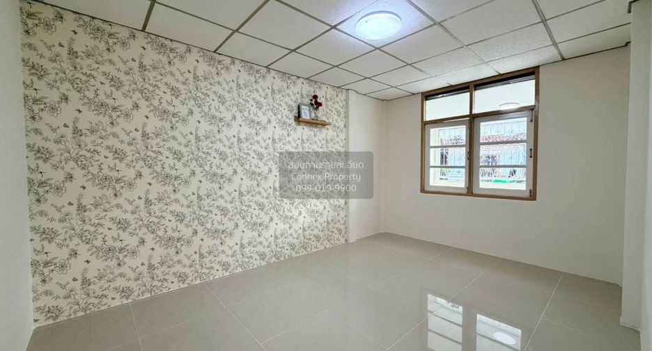 For sale 2 bedrooms townhouse in Mueang Samut Prakan, Samut Prakan