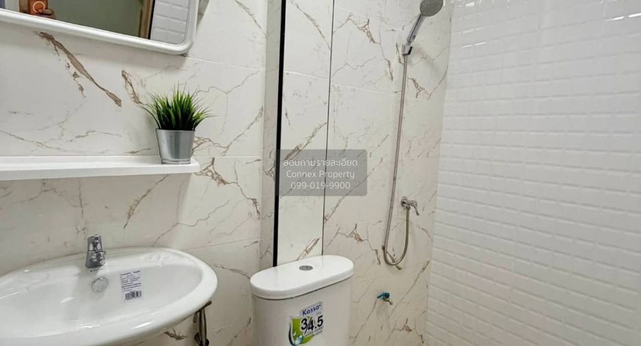 For sale 2 bedrooms townhouse in Mueang Samut Prakan, Samut Prakan