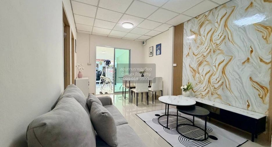 For sale 2 bedrooms townhouse in Mueang Samut Prakan, Samut Prakan