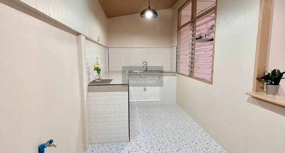 For sale 2 bedrooms townhouse in Mueang Samut Prakan, Samut Prakan