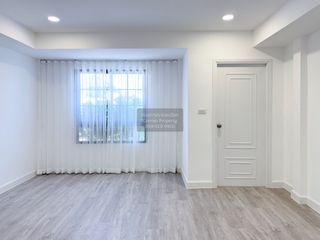 For sale 2 bedrooms townhouse in Phra Khanong, Bangkok