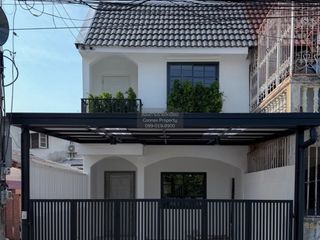 For sale 2 bedrooms townhouse in Phra Khanong, Bangkok