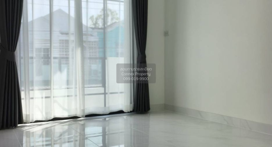 For sale 4 bedrooms townhouse in Khlong Luang, Pathum Thani