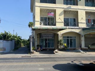 For sale 4 bedrooms townhouse in Nong Khaem, Bangkok