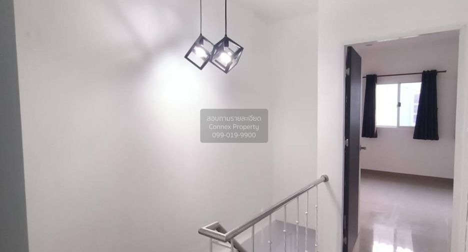 Casa adosada en venta de 3 habitaciones en Krathum Baen, Samut Sakhon
