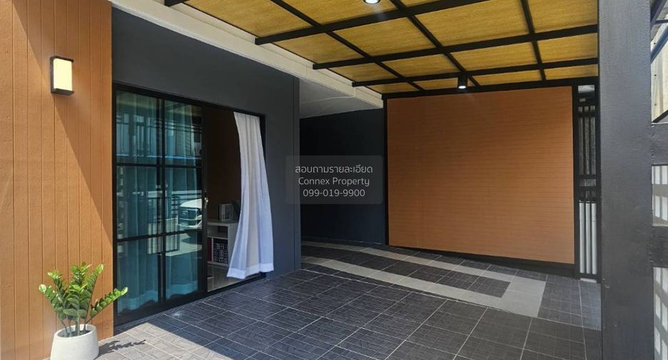 For sale 4 bedrooms townhouse in Lat Krabang, Bangkok