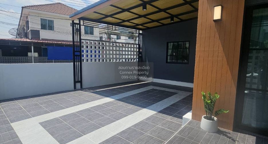 For sale 4 bedrooms townhouse in Lat Krabang, Bangkok