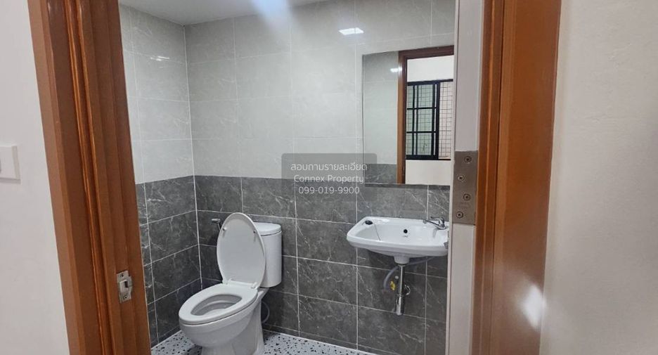 For sale 4 bedrooms townhouse in Lat Krabang, Bangkok