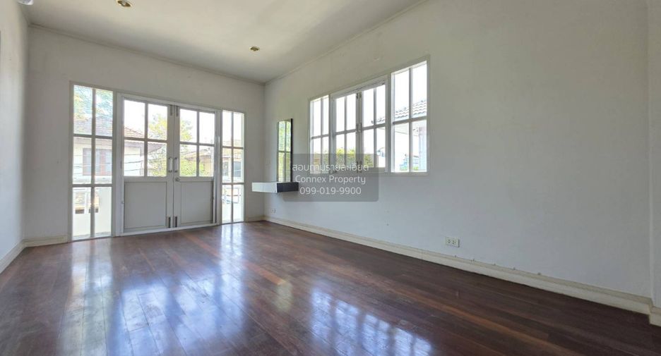 For sale 3 bedrooms house in Taling Chan, Bangkok