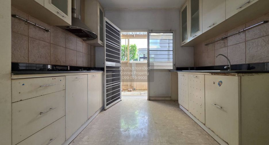 For sale 3 bedrooms house in Taling Chan, Bangkok