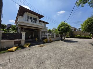 For sale 3 bedrooms house in Taling Chan, Bangkok