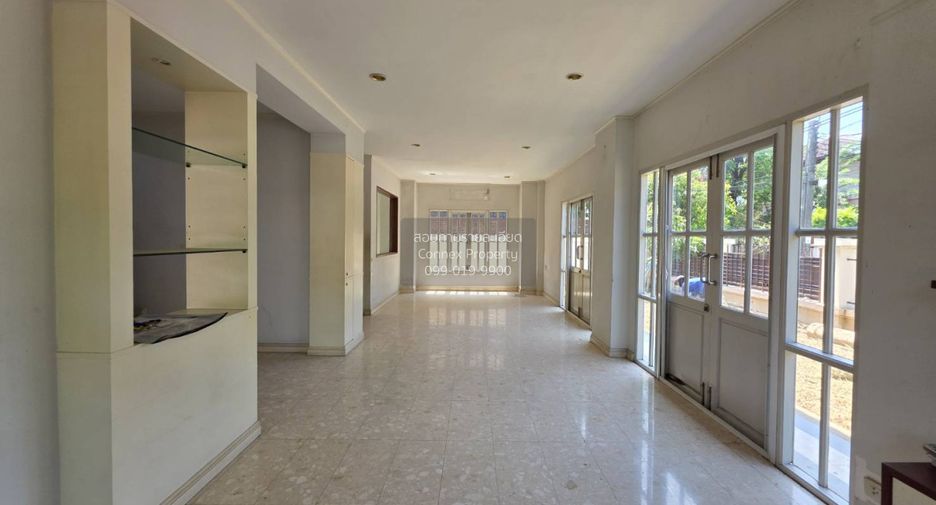 For sale 3 bedrooms house in Taling Chan, Bangkok