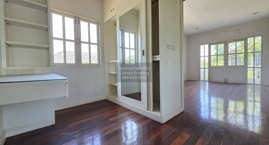 For sale 3 bedrooms house in Taling Chan, Bangkok